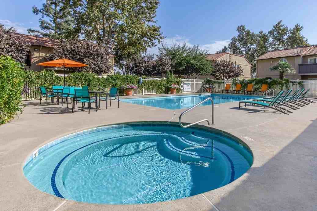 Oak View Apartments - Photo 5 of 15