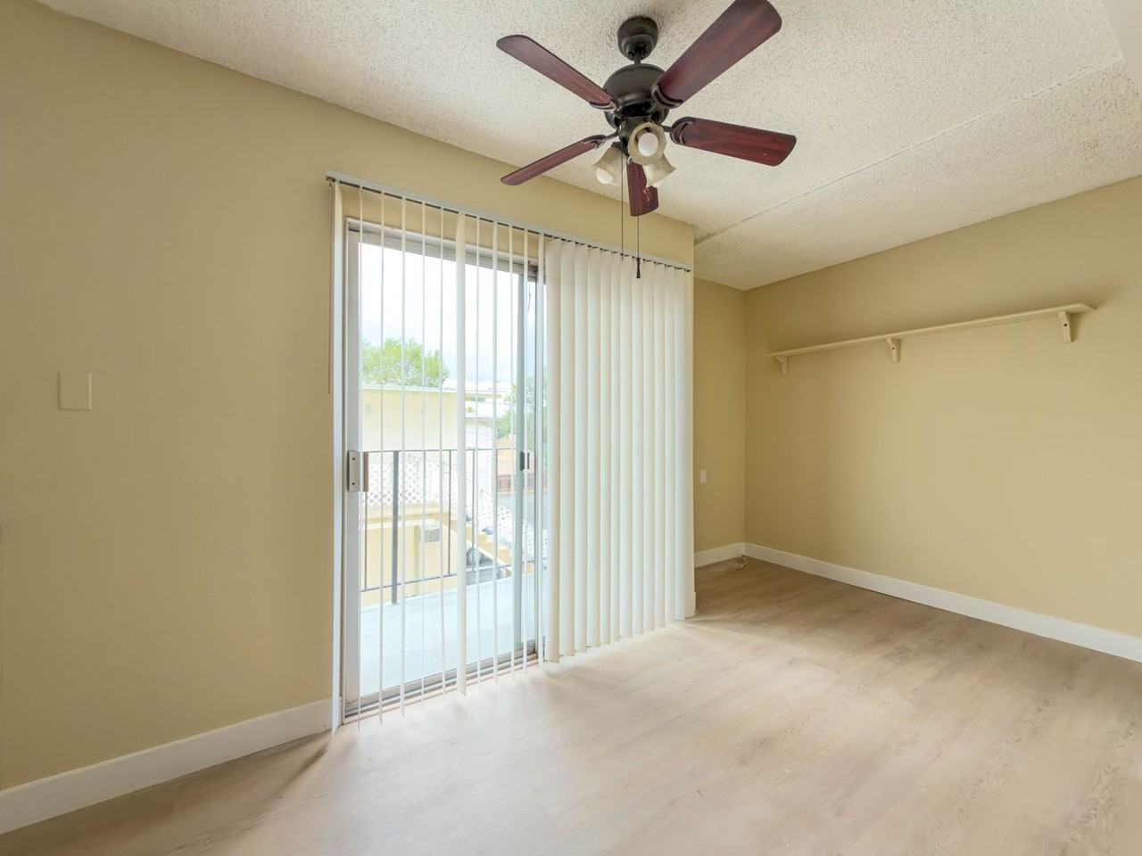 6535 Pickering Ave - Photo 3 of 33