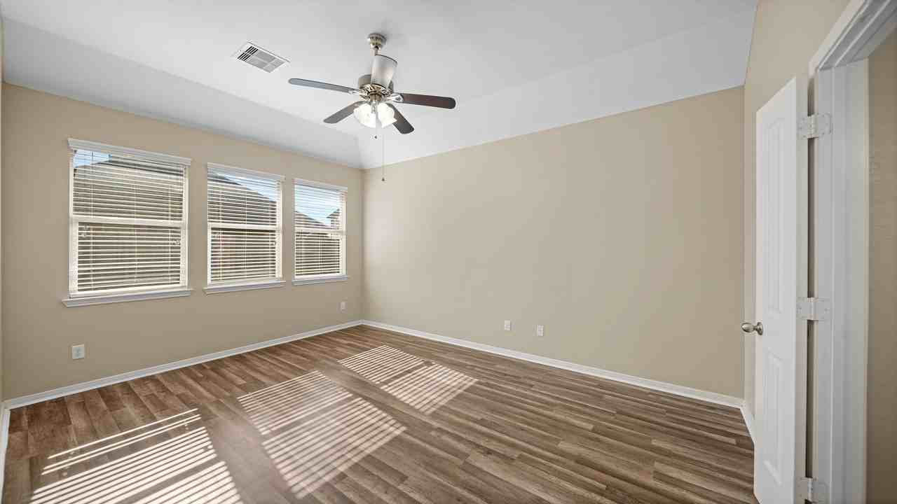 8602 Austin Thomas Dr - Photo 6 of 27