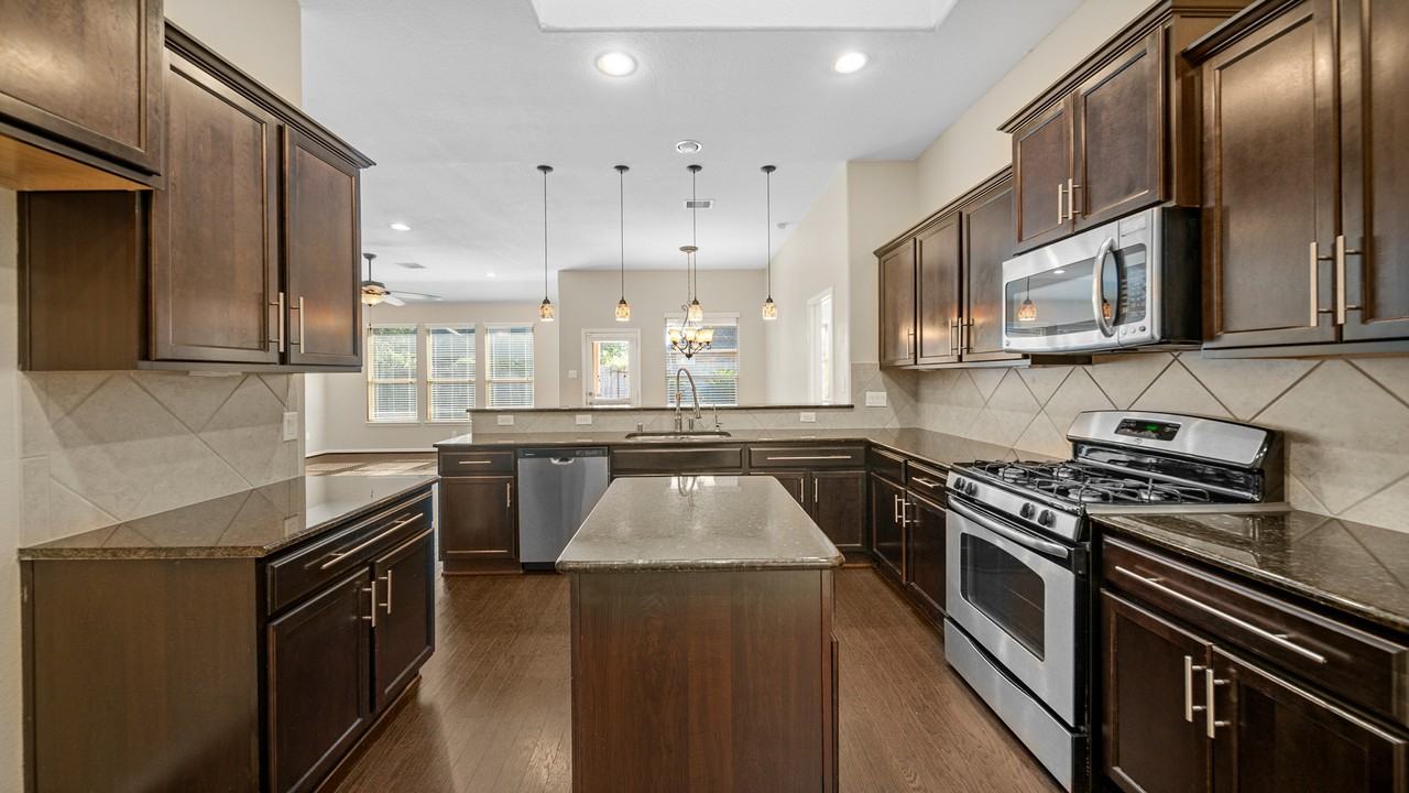8602 Austin Thomas Dr - Photo 4 of 27