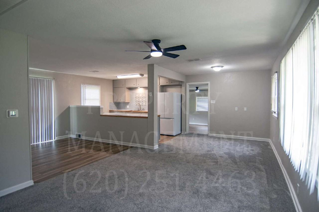 608 Waverly Way - Photo 2 of 28