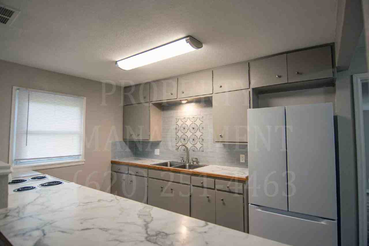 608 Waverly Way - Photo 3 of 28