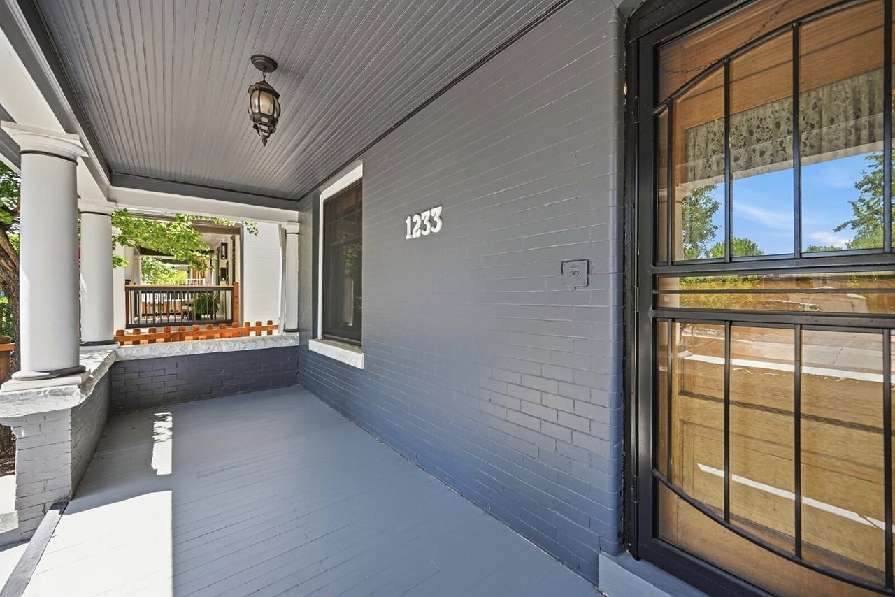 1233 Elizabeth St - Photo 3 of 40