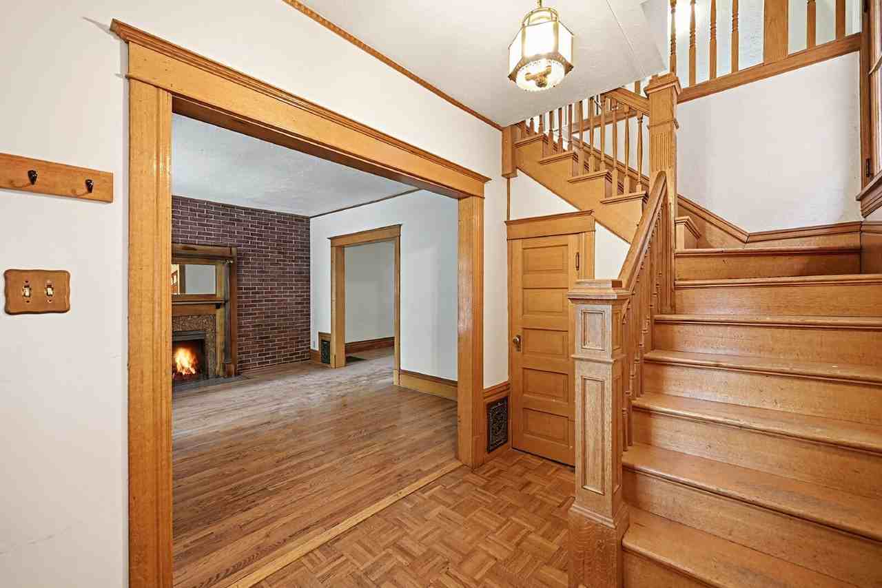 1233 Elizabeth St - Photo 5 of 40