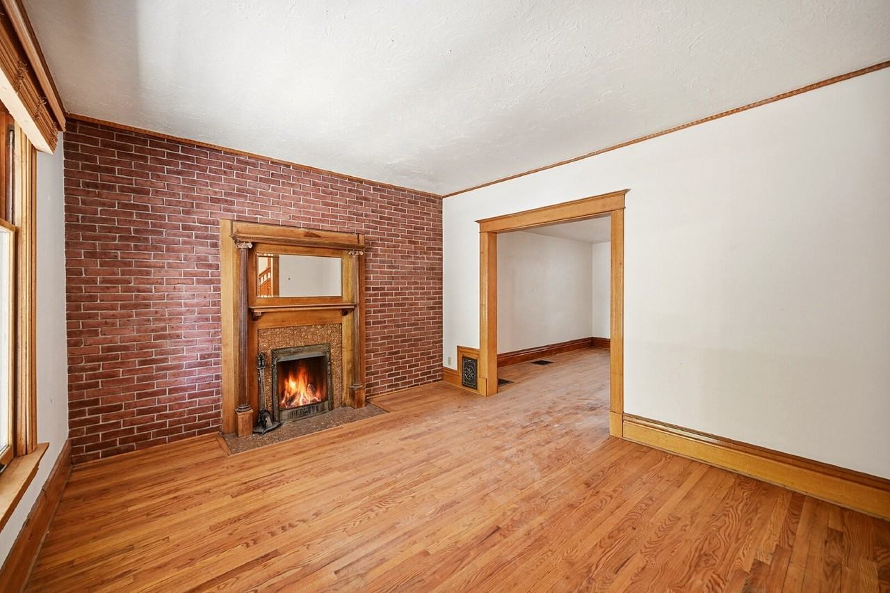 1233 Elizabeth St - Photo 6 of 40