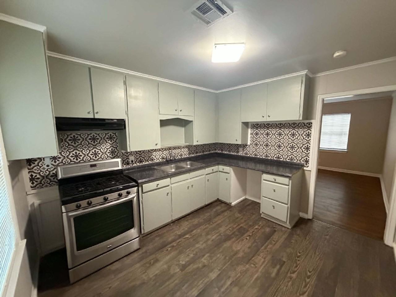 111 N Richmond Ave - Photo 4 of 11