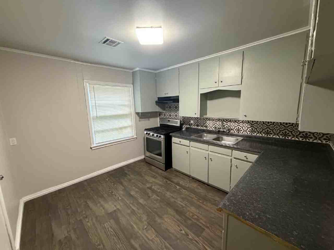 111 N Richmond Ave - Photo 5 of 11