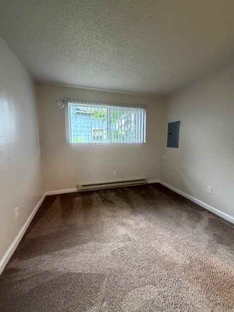 13746 Se Powell Blvd #16 - Photo 5 of 7