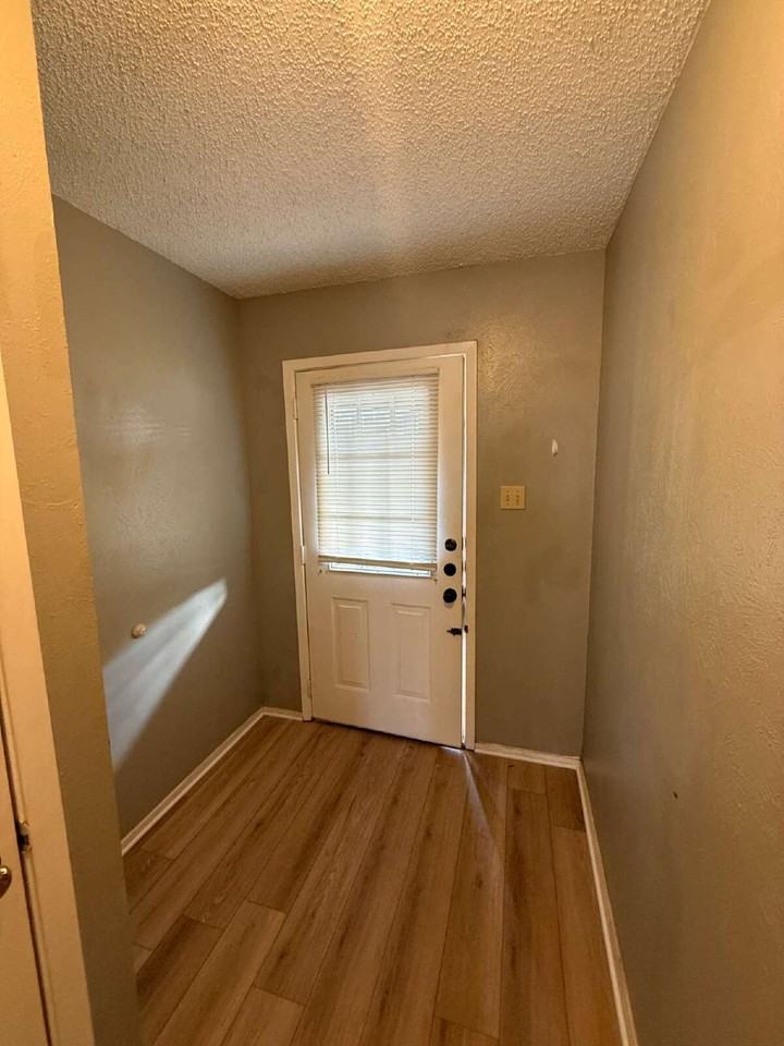 701 Lee St #2A - Photo 3 of 22