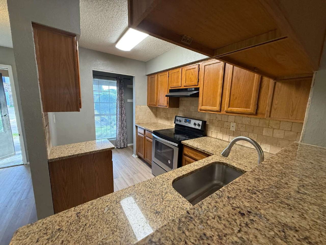 701 Lee St #2A - Photo 6 of 22