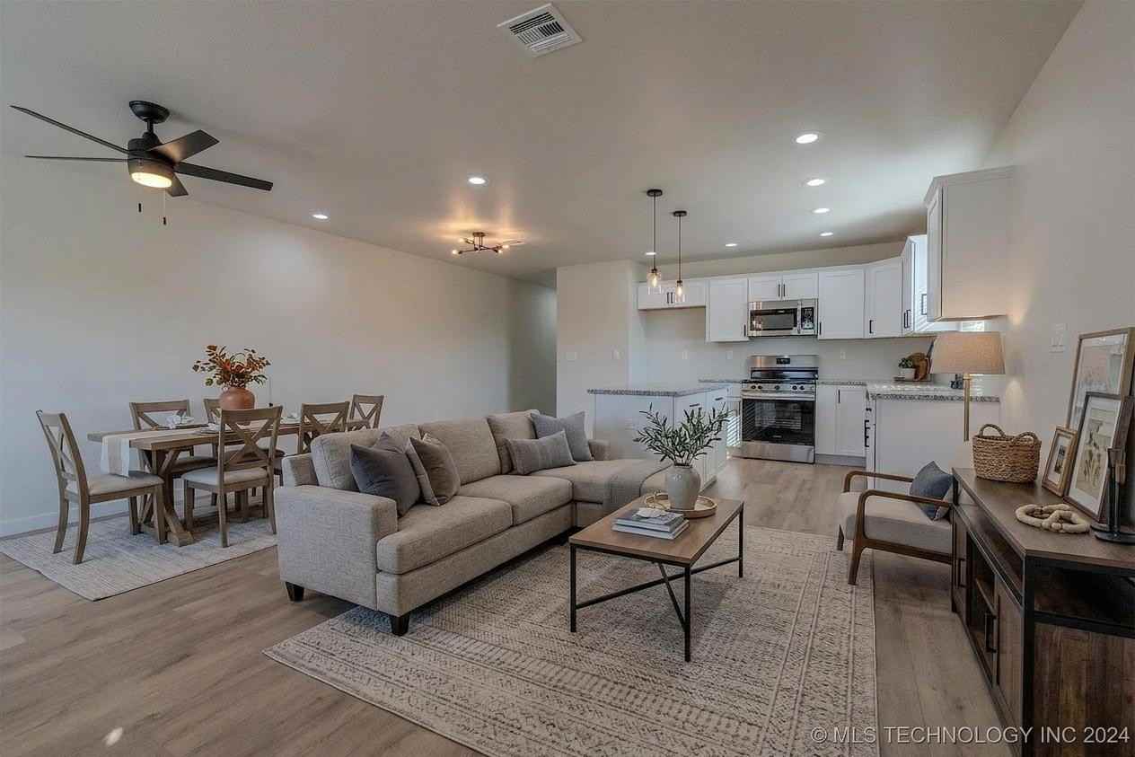 4119 W 57th St #B - Photo 5 of 34