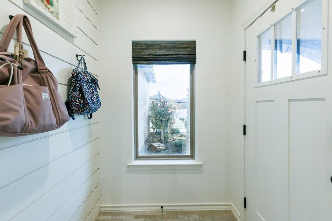 6953 25th St - Photo 4 of 20