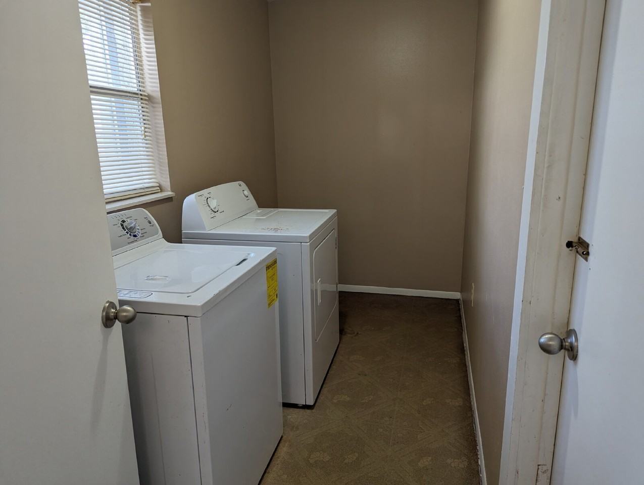 883 Bartel Ln - Photo 7 of 15