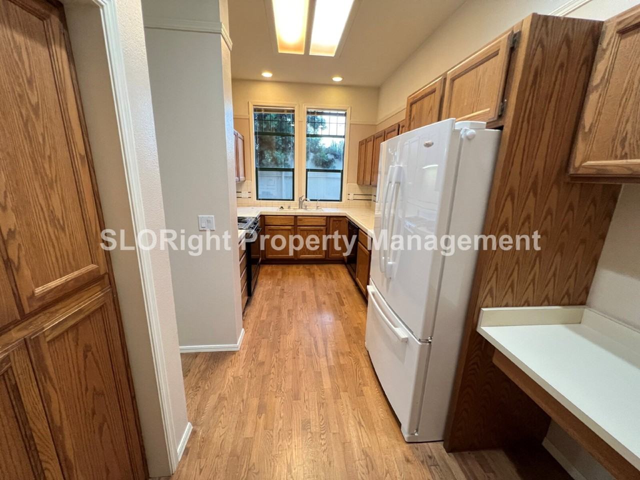 578 Dana St - Photo 5 of 24