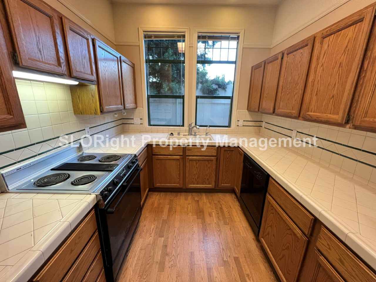 578 Dana St - Photo 6 of 24