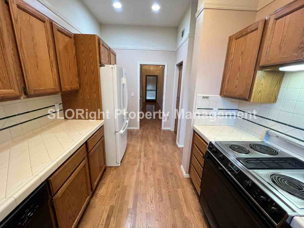 578 Dana St - Photo 7 of 24