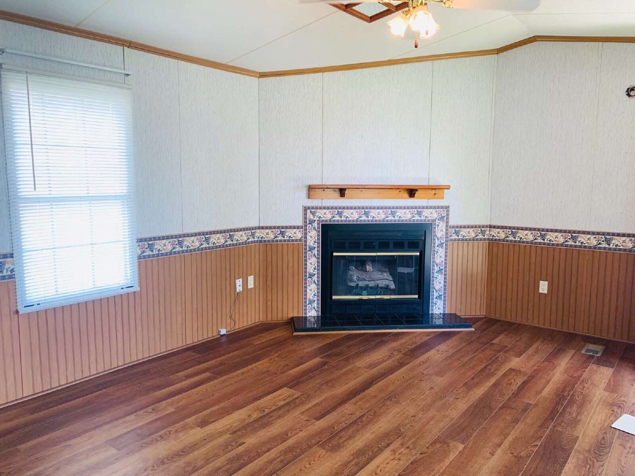 1286 Country Club Rd - Photo 4 of 33
