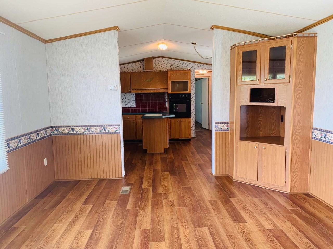 1286 Country Club Rd - Photo 5 of 33