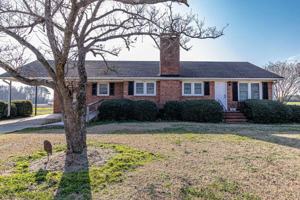 featured image of 1296 Country Club Rd