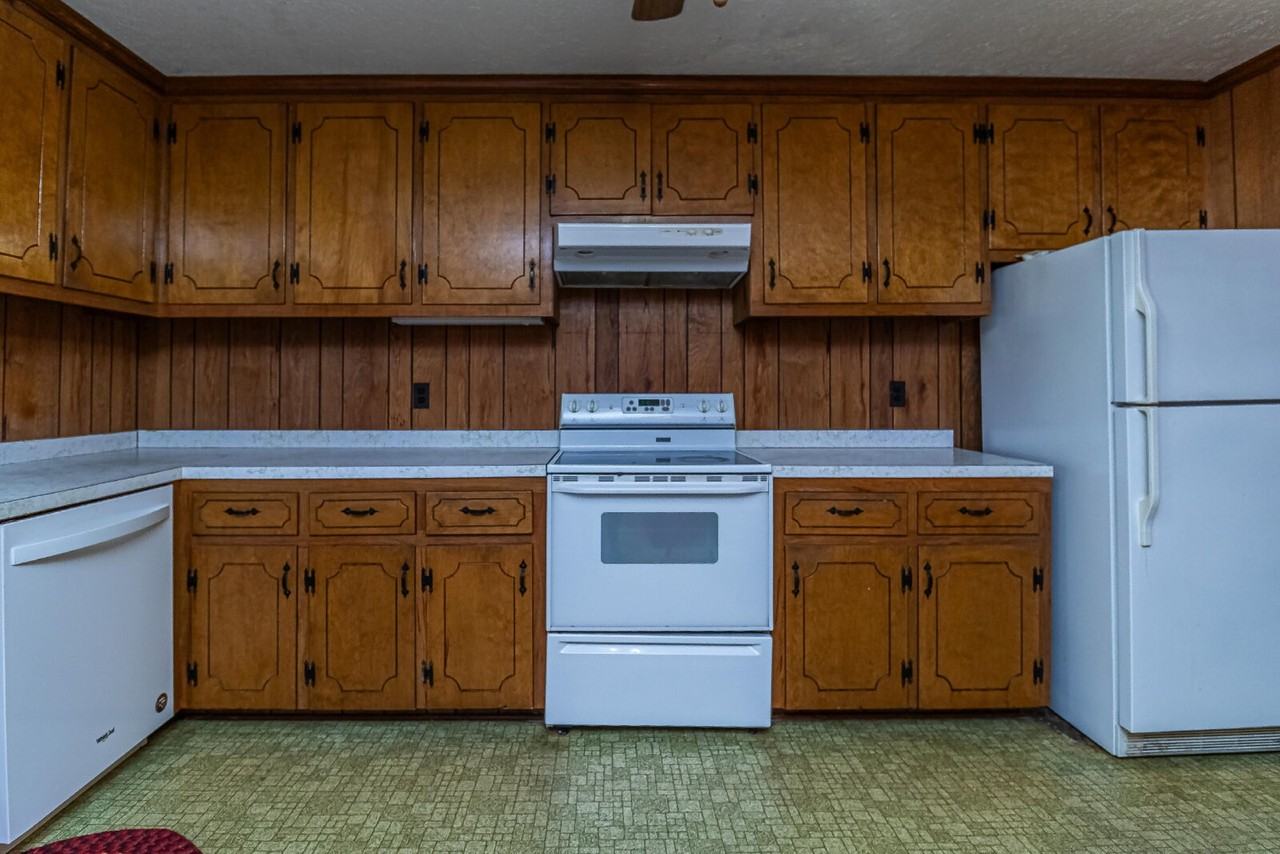 1296 Country Club Rd - Photo 5 of 25