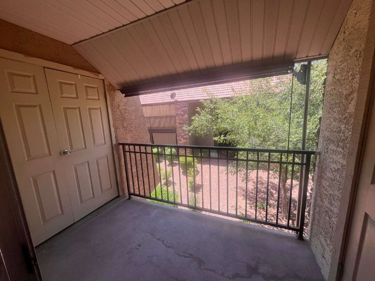 4972 River Glen Dr - Photo 4 of 12