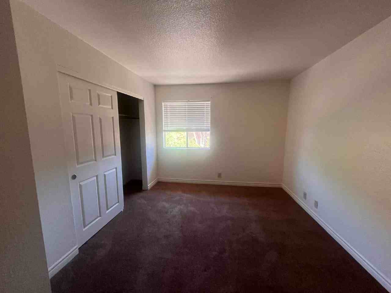 4972 River Glen Dr - Photo 6 of 12