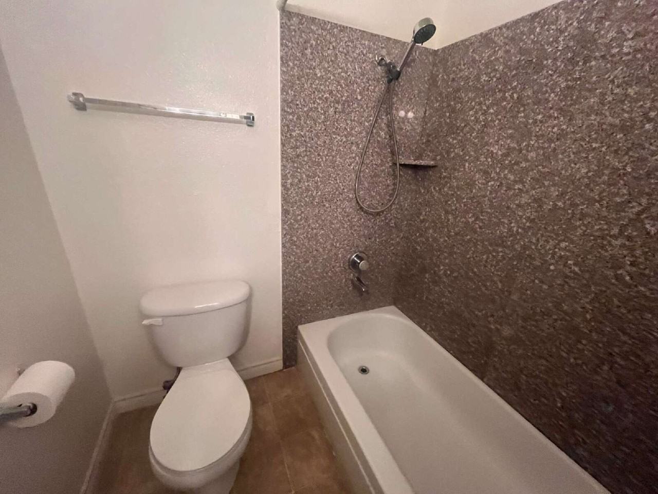 4972 River Glen Dr - Photo 7 of 12