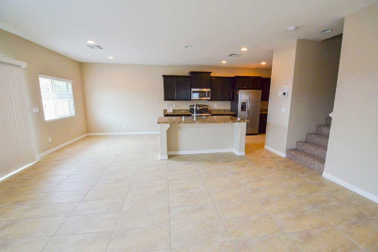 9422 Sand Tiger Ave - Photo 7 of 27