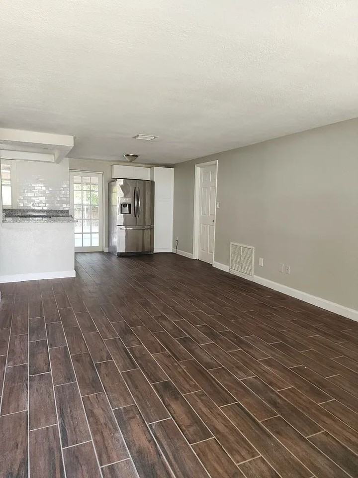 1414 Coppertree Dr - Photo 2 of 12