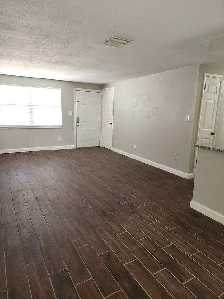 1414 Coppertree Dr - Photo 3 of 12