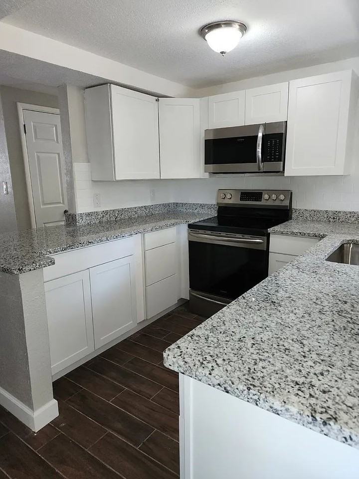 1414 Coppertree Dr - Photo 4 of 12
