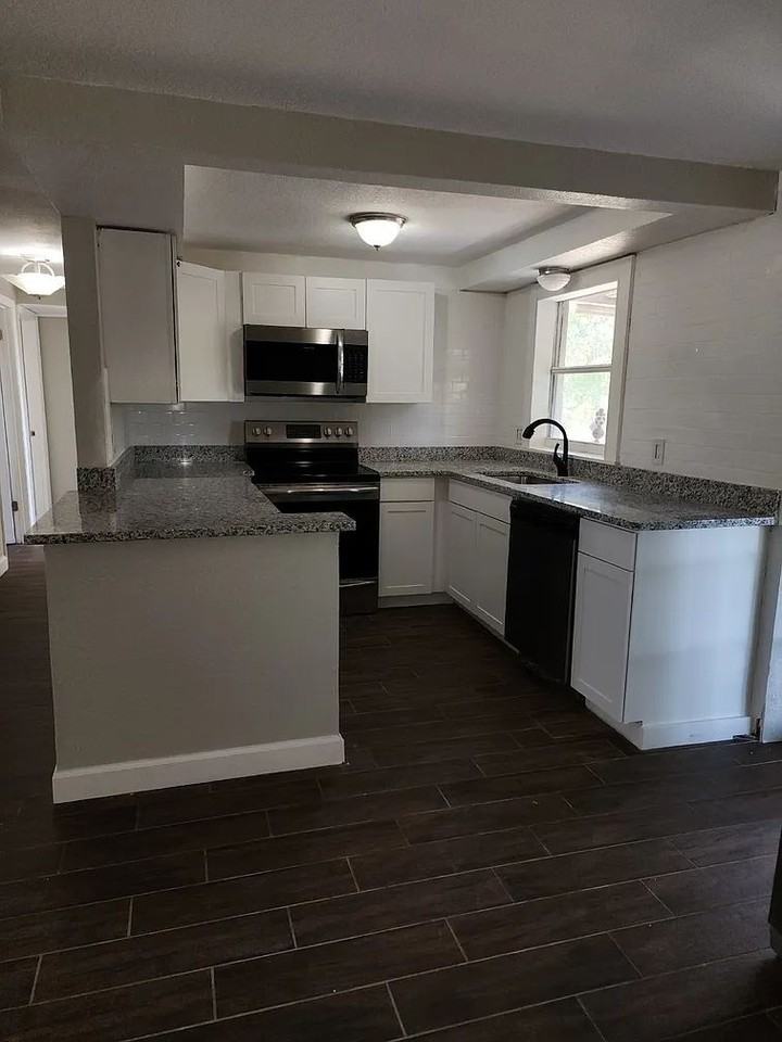1414 Coppertree Dr - Photo 5 of 12