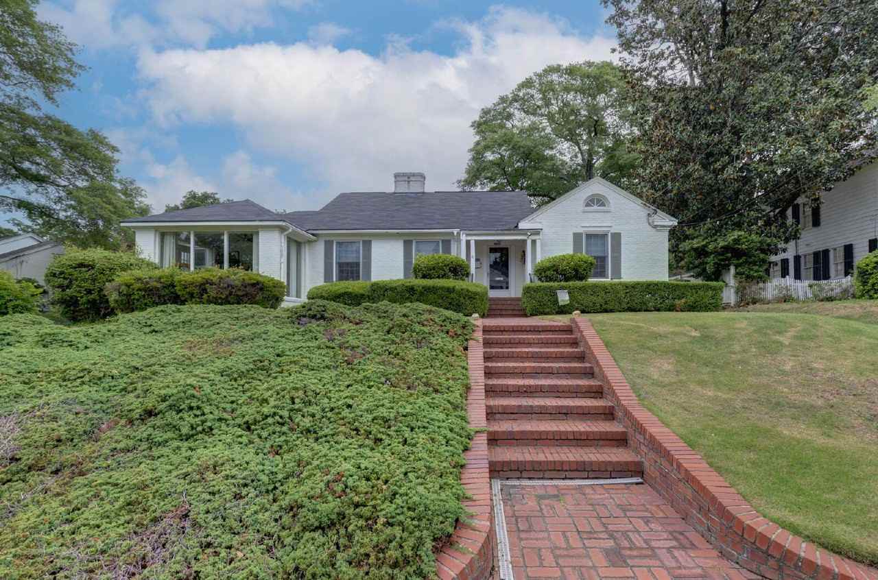 1702 Elmwood Dr