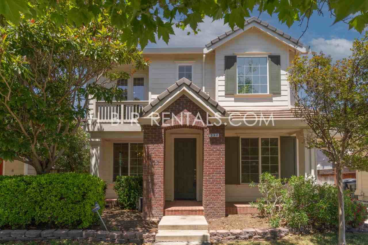 237 E Legacy Dr - Photo 3 of 40