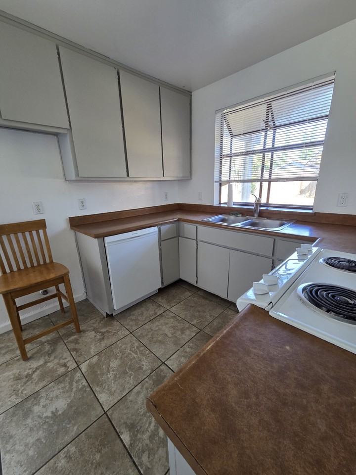 10020 Biscanewoods Way - Photo 2 of 22