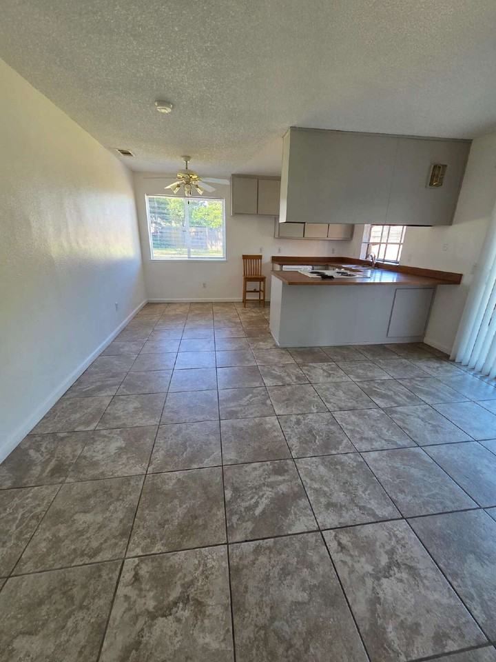 10020 Biscanewoods Way - Photo 3 of 22