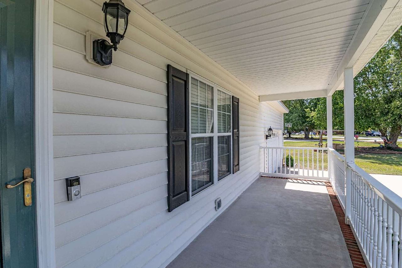 102 N Woodridge Dr - Photo 2 of 25