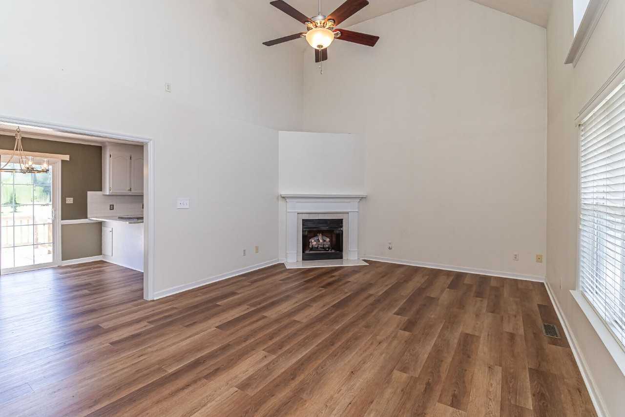 102 N Woodridge Dr - Photo 3 of 25