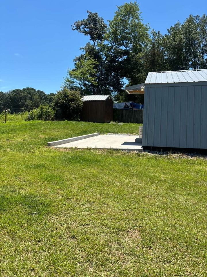 1043 Ross Ln - Photo 2 of 3