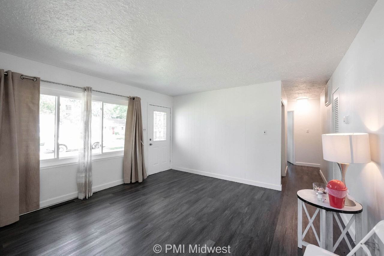 4627 Karen Dr - Photo 4 of 24