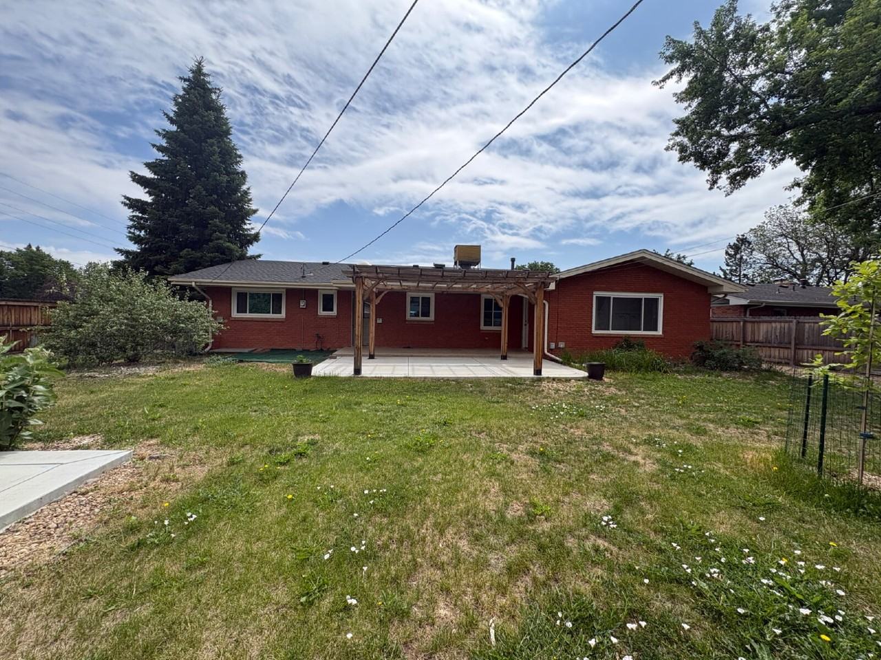 1851 Collyer St - Photo 5 of 24