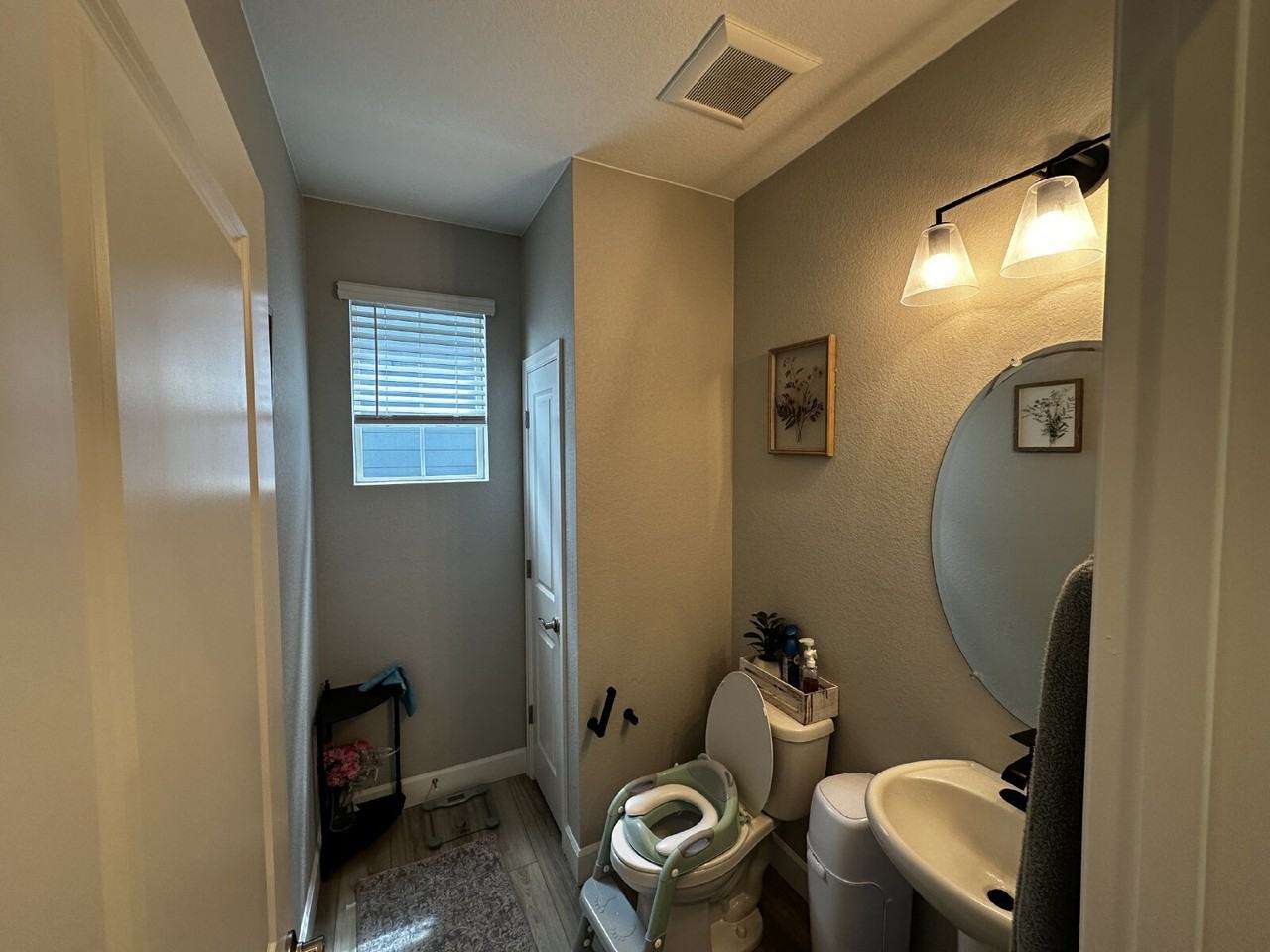 1843 S Coolidge St - Photo 7 of 40