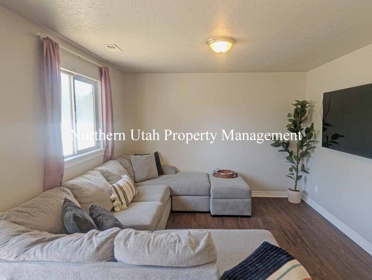 1287 W 2000 N - Photo 2 of 18