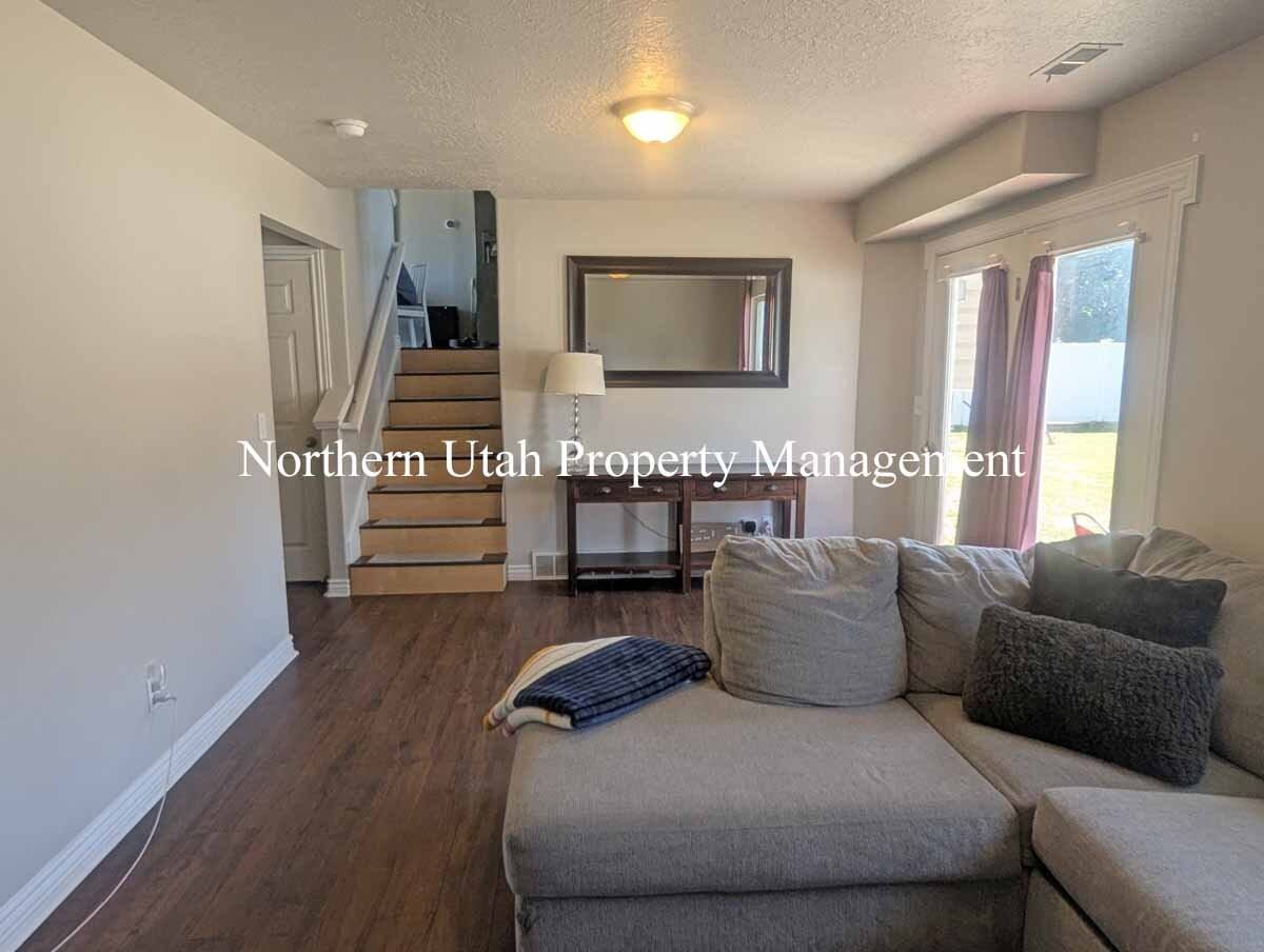 1287 W 2000 N - Photo 3 of 18