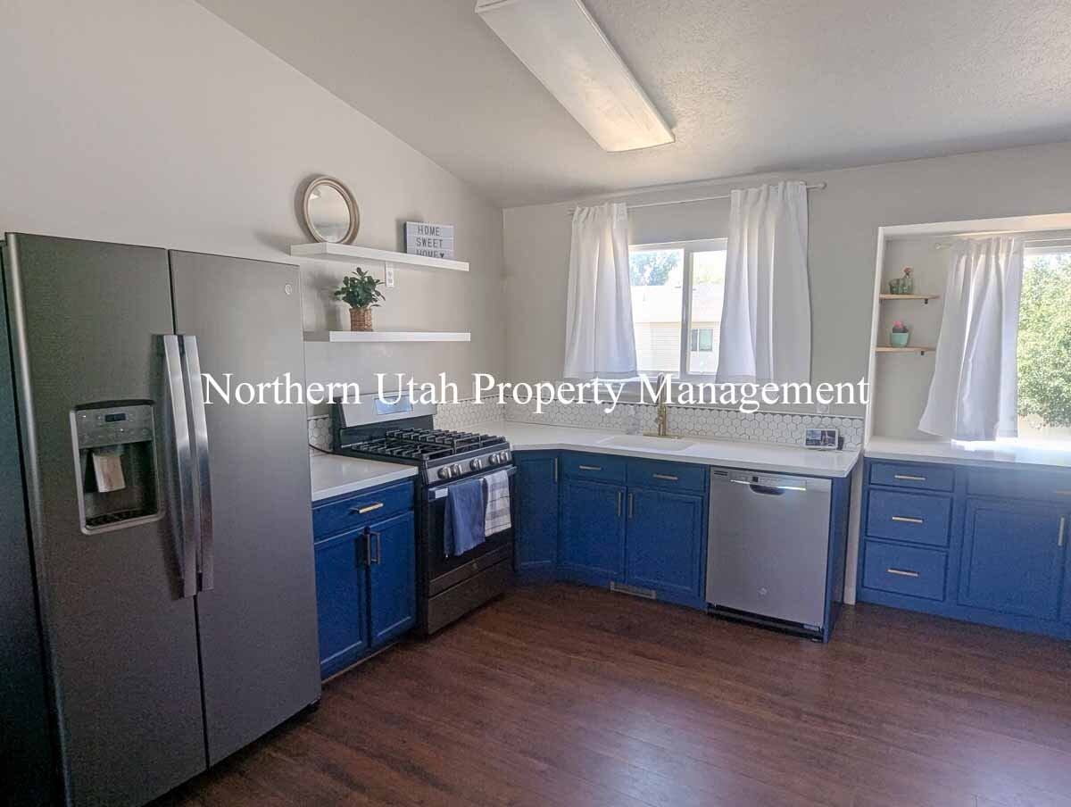 1287 W 2000 N - Photo 4 of 18