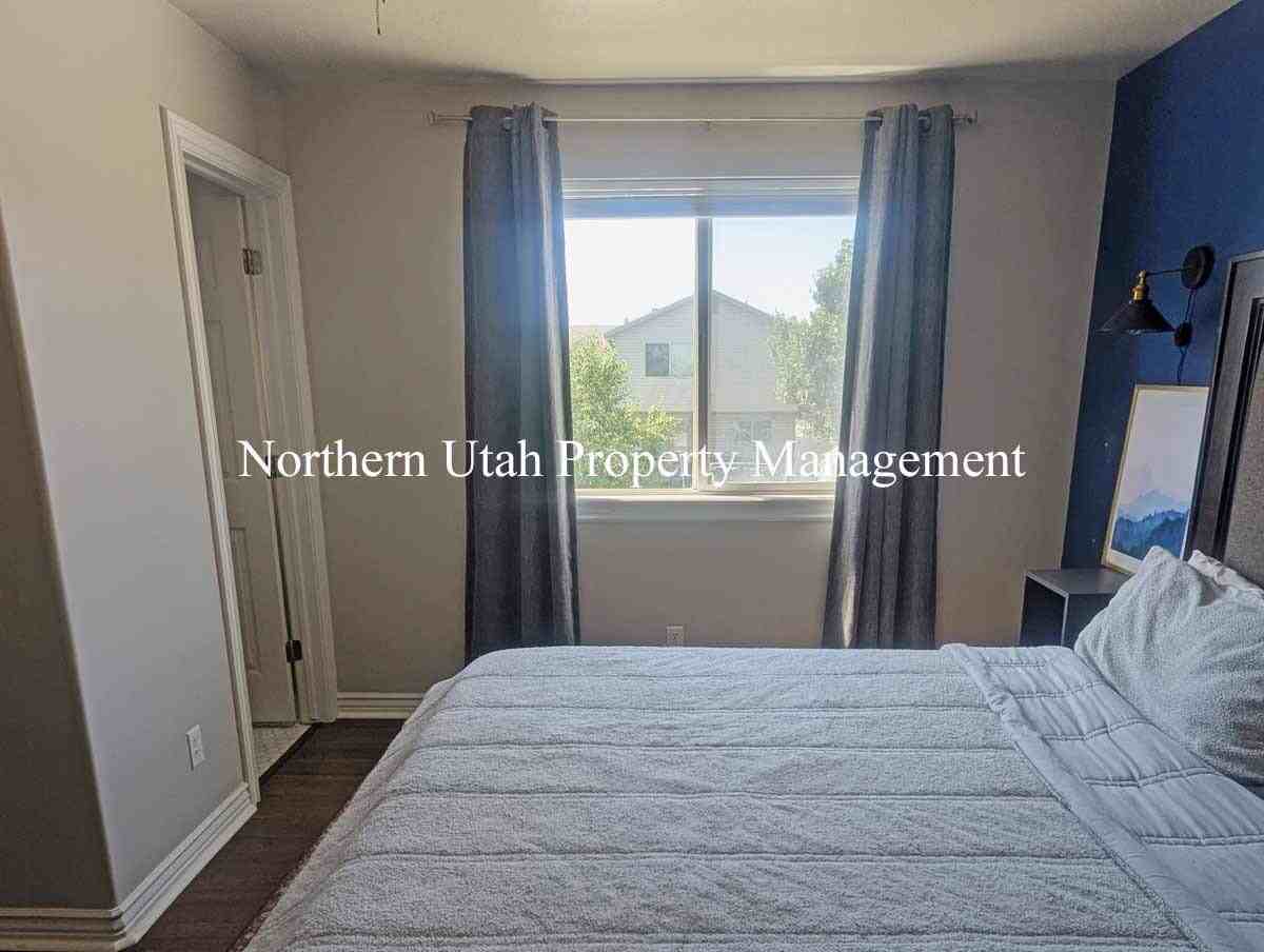 1287 W 2000 N - Photo 7 of 18