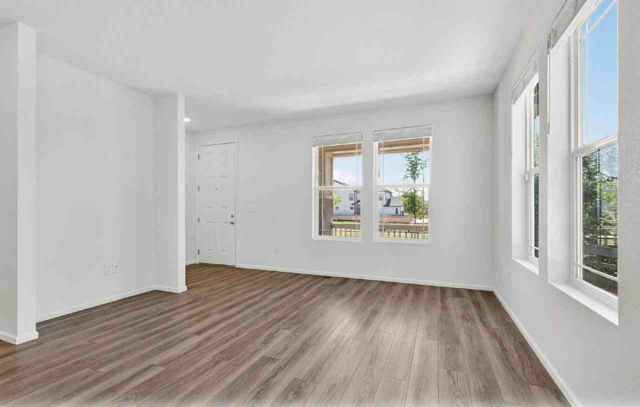 6361 N Malaya St - Photo 5 of 42