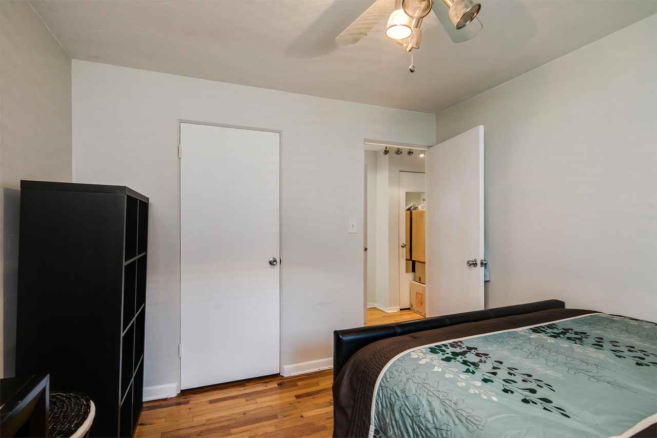 220 S Holly St #2 - Photo 6 of 18