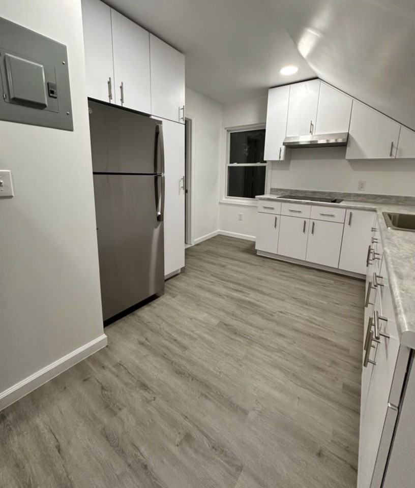 440 E 19th St #5 - Photo 3 of 8