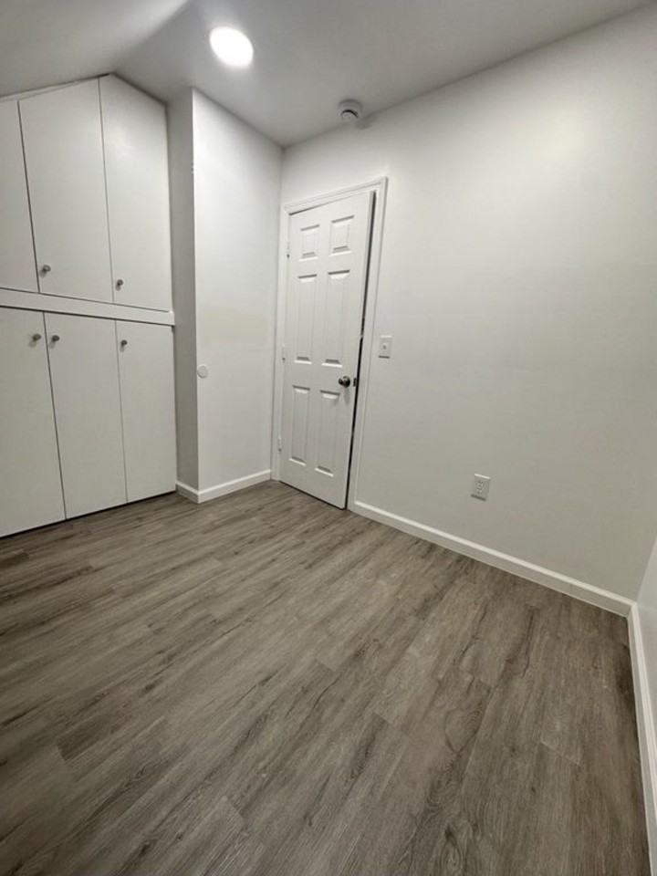 440 E 19th St #5 - Photo 2 of 8